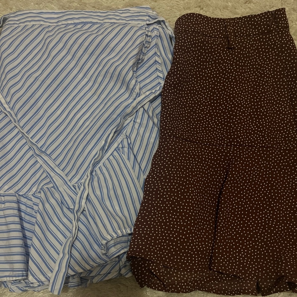 First blue white skirt has has to be knotted to be tied, does not have a zipper